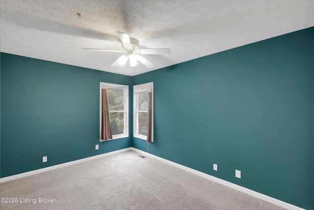 5304 Wild River Ct, Louisville, KY 40229