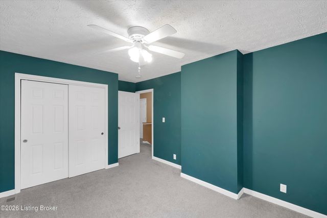 5304 Wild River Ct, Louisville, KY 40229