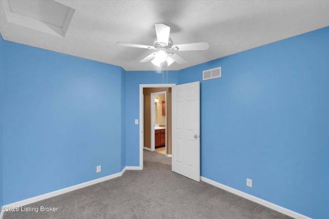 5304 Wild River Ct, Louisville, KY 40229