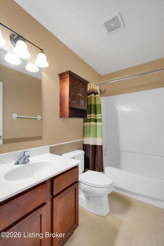5304 Wild River Ct, Louisville, KY 40229