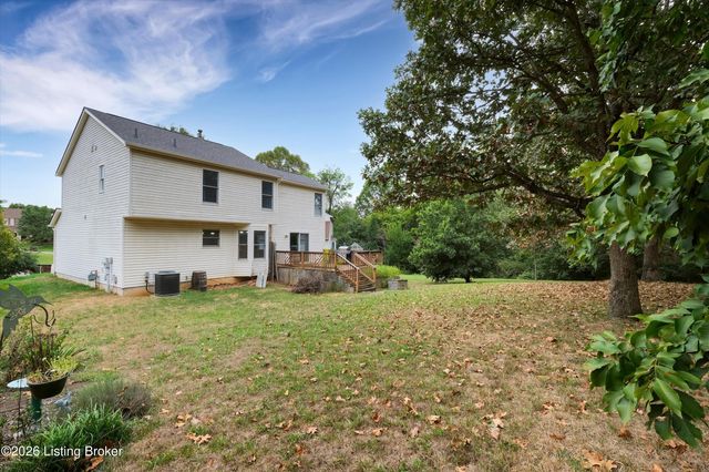 5304 Wild River Ct, Louisville, KY 40229