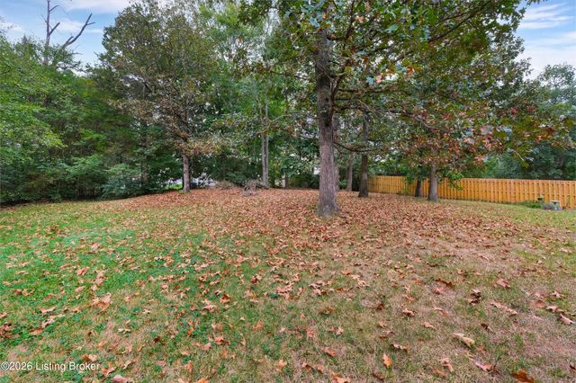 5304 Wild River Ct, Louisville, KY 40229