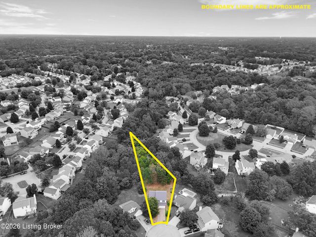 5304 Wild River Ct, Louisville, KY 40229
