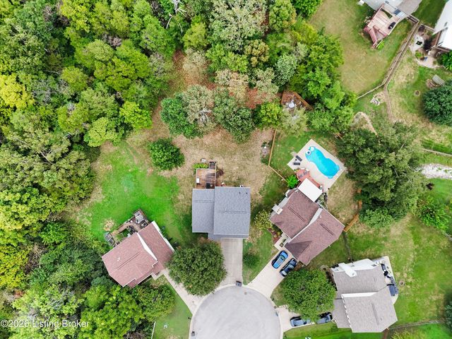 5304 Wild River Ct, Louisville, KY 40229