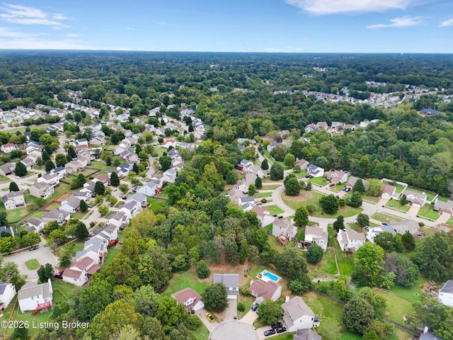 5304 Wild River Ct, Louisville, KY 40229