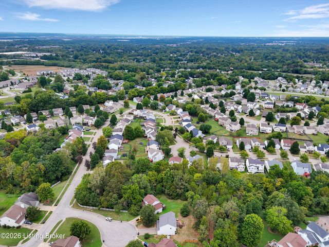 5304 Wild River Ct, Louisville, KY 40229