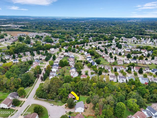 5304 Wild River Ct, Louisville, KY 40229