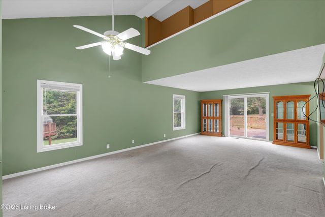 5304 Wild River Ct, Louisville, KY 40229