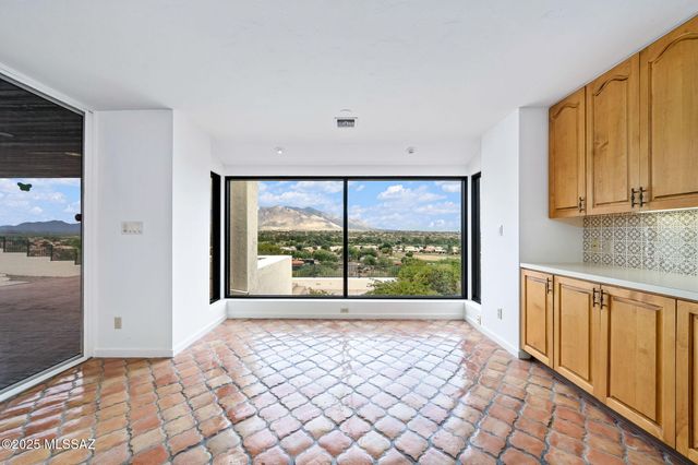 8450 N Nob Hill Drive, Tucson, AZ 85742
