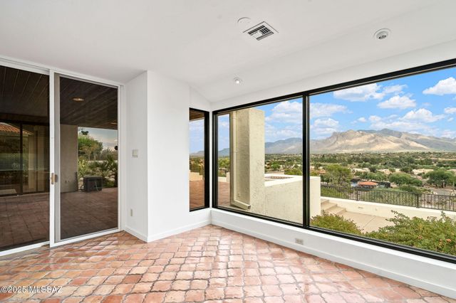 8450 N Nob Hill Drive, Tucson, AZ 85742