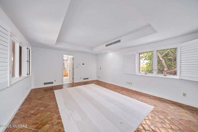 8450 N Nob Hill Drive, Tucson, AZ 85742