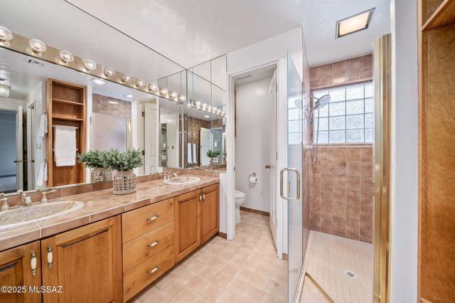 8450 N Nob Hill Drive, Tucson, AZ 85742