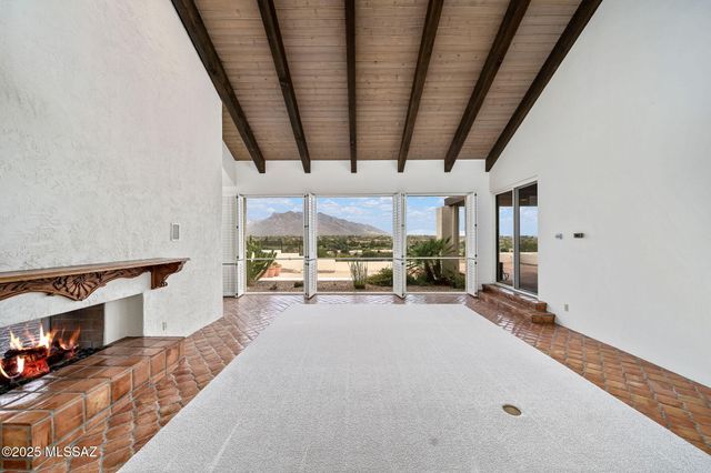 8450 N Nob Hill Drive, Tucson, AZ 85742