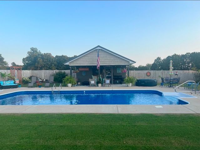 99 Busby Rd, Loretto, TN 38469