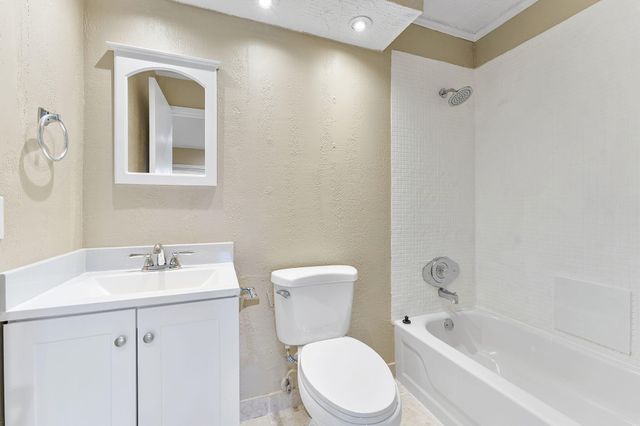 527 Brittany K, Delray Beach, FL 33446