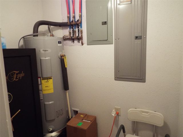 721 Midway Road, Tool, TX 75143