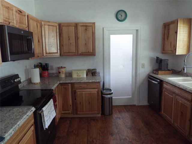 721 Midway Road, Tool, TX 75143