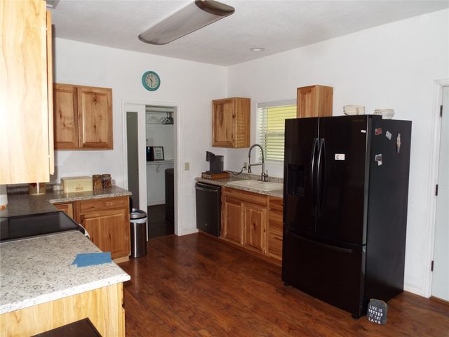 721 Midway Road, Tool, TX 75143