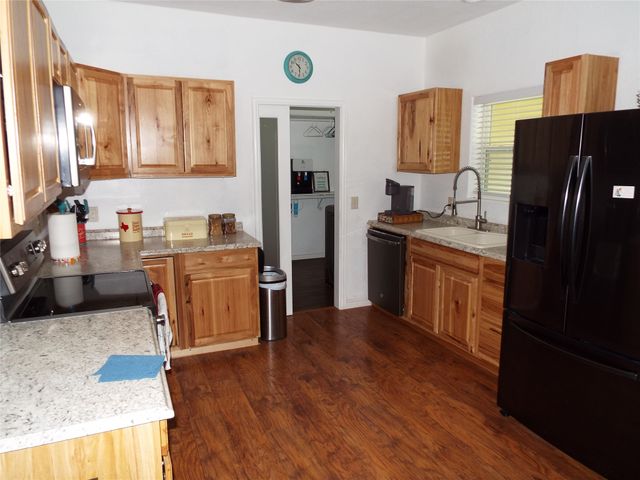 721 Midway Road, Tool, TX 75143