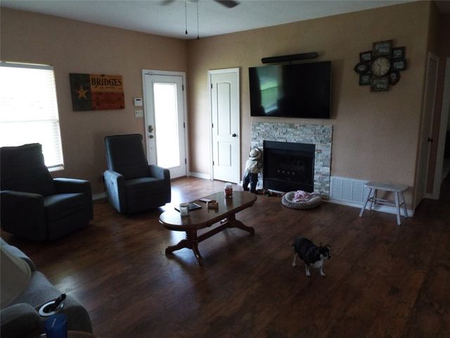 721 Midway Road, Tool, TX 75143