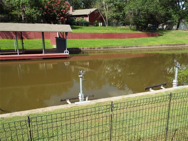 721 Midway Road, Tool, TX 75143