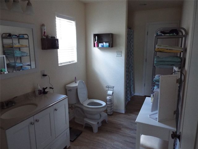 721 Midway Road, Tool, TX 75143