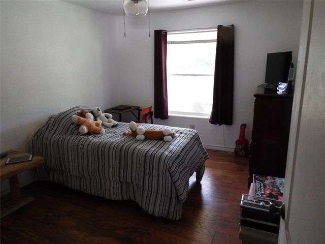 721 Midway Road, Tool, TX 75143