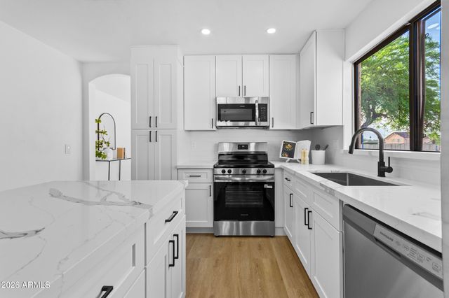 6611 S 17TH Avenue, Phoenix, AZ 85041