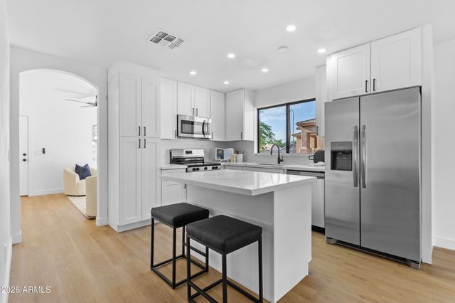 6611 S 17TH Avenue, Phoenix, AZ 85041