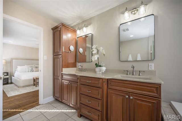 15644 Hedgeford Court, Chesterfield, MO 63017