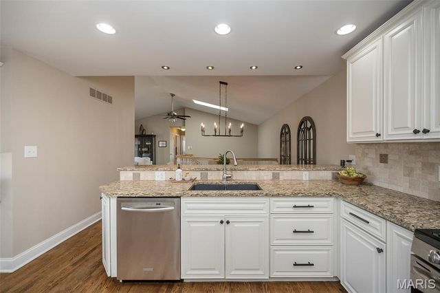 15644 Hedgeford Court, Chesterfield, MO 63017