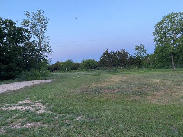 400 E Oakdale Street, Keene, TX 76059