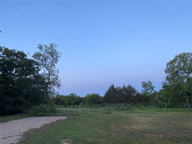400 E Oakdale Street, Keene, TX 76059