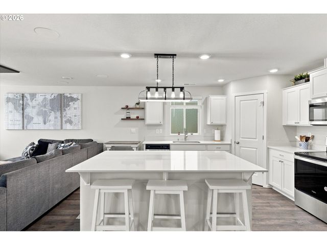 2932 N 3RD Way, Ridgefield, WA 98642