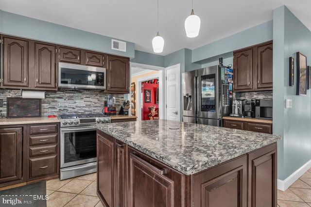 890 ROUNDTREE DR, Toms River, NJ 08753