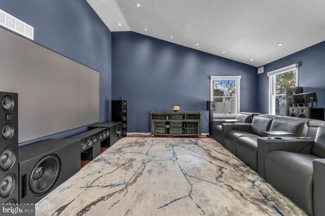 890 ROUNDTREE DR, Toms River, NJ 08753