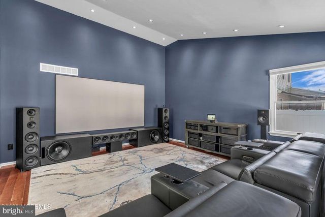 890 ROUNDTREE DR, Toms River, NJ 08753