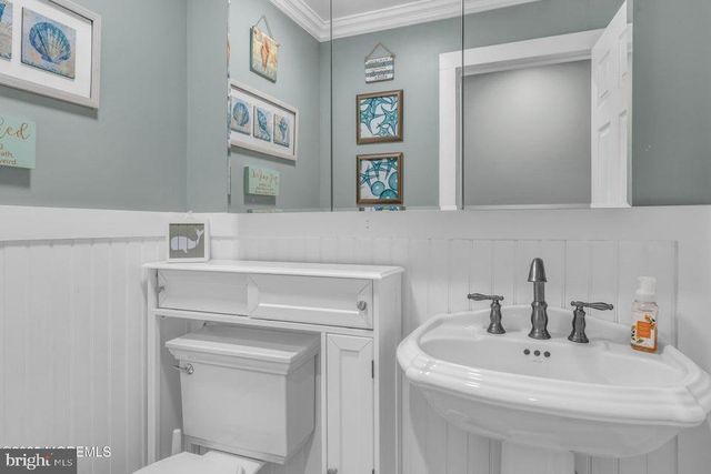 890 ROUNDTREE DR, Toms River, NJ 08753