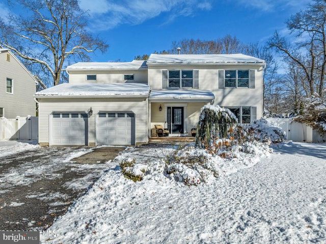 890 ROUNDTREE DR, Toms River, NJ 08753