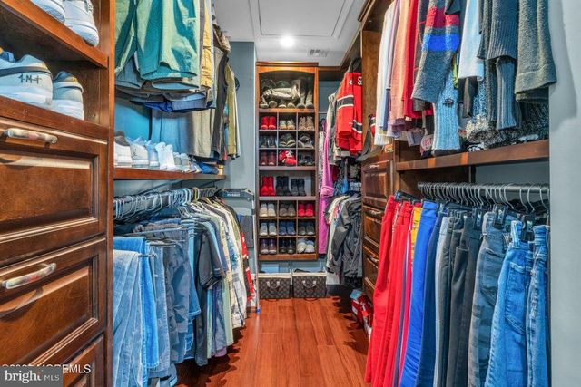 890 ROUNDTREE DR, Toms River, NJ 08753