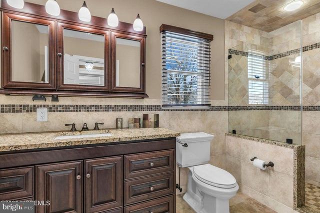 890 ROUNDTREE DR, Toms River, NJ 08753