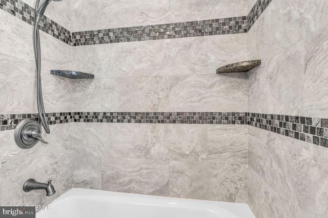 890 ROUNDTREE DR, Toms River, NJ 08753