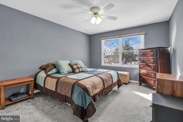 890 ROUNDTREE DR, Toms River, NJ 08753