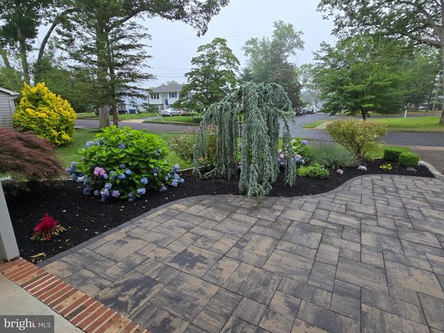 890 ROUNDTREE DR, Toms River, NJ 08753