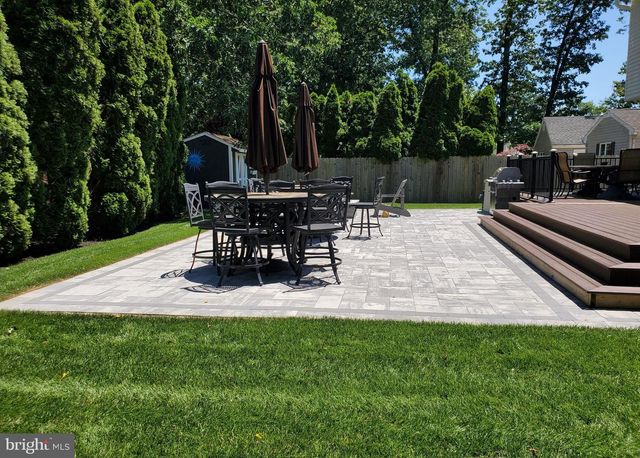 890 ROUNDTREE DR, Toms River, NJ 08753