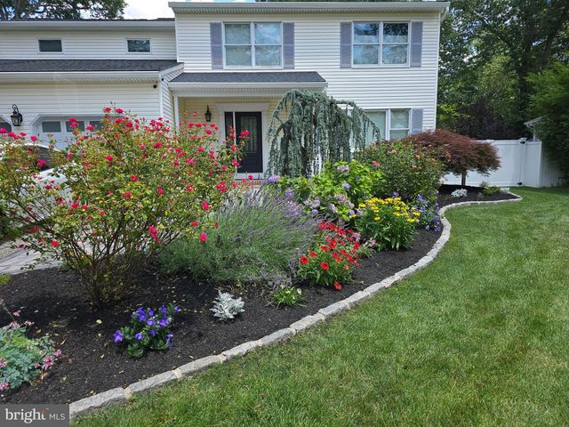 890 ROUNDTREE DR, Toms River, NJ 08753