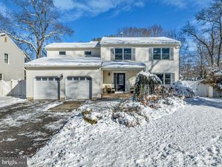 890 ROUNDTREE DR, Toms River, NJ 08753