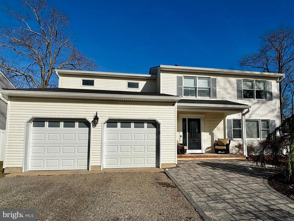890 ROUNDTREE DR, Toms River, NJ 08753