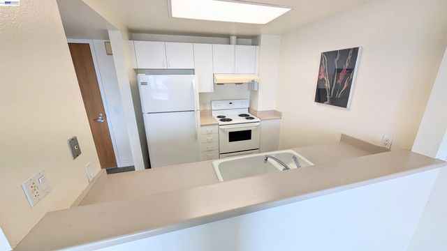 989 Webster St 645, Oakland, CA 94607