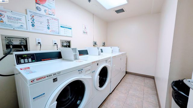 989 Webster St 645, Oakland, CA 94607